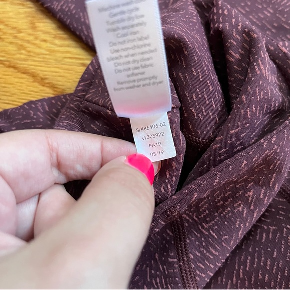 Athleta Salutation Stash Pocket Rainwater Tight in Antique Burgundy size XS - Picture 10 of 10